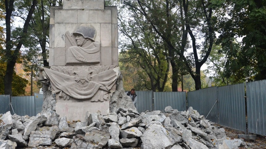 Посол РФ: за 20 лет в Польше уничтожили порядка 400 советских памятников
