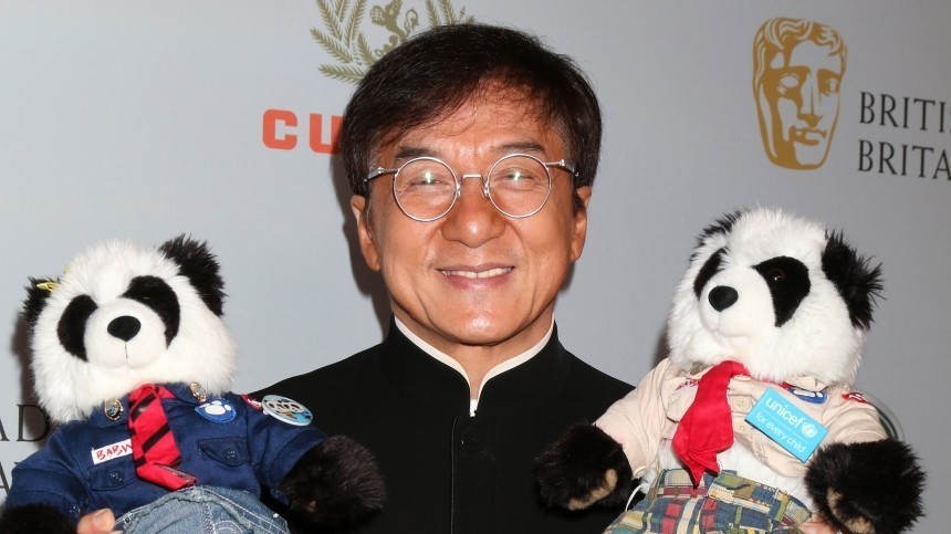 «Я готов на все»: Джеки Чан объявил крупную награду за вакцину от коронавируса