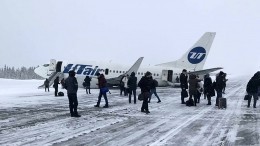 Работал опытный экипаж: ЮТейр прокомментировал жесткую посадку самолета в Усинске
