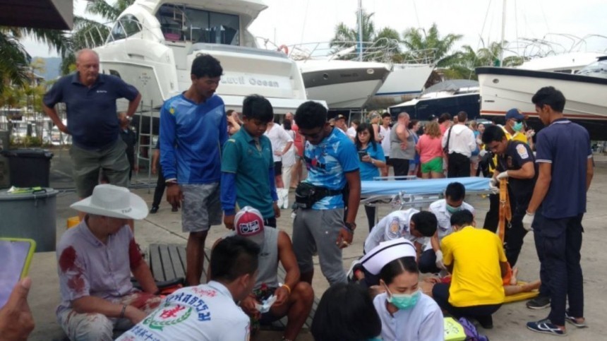 Двое человек погибли при столкновении катеров на острове Пхукет в Таиланде