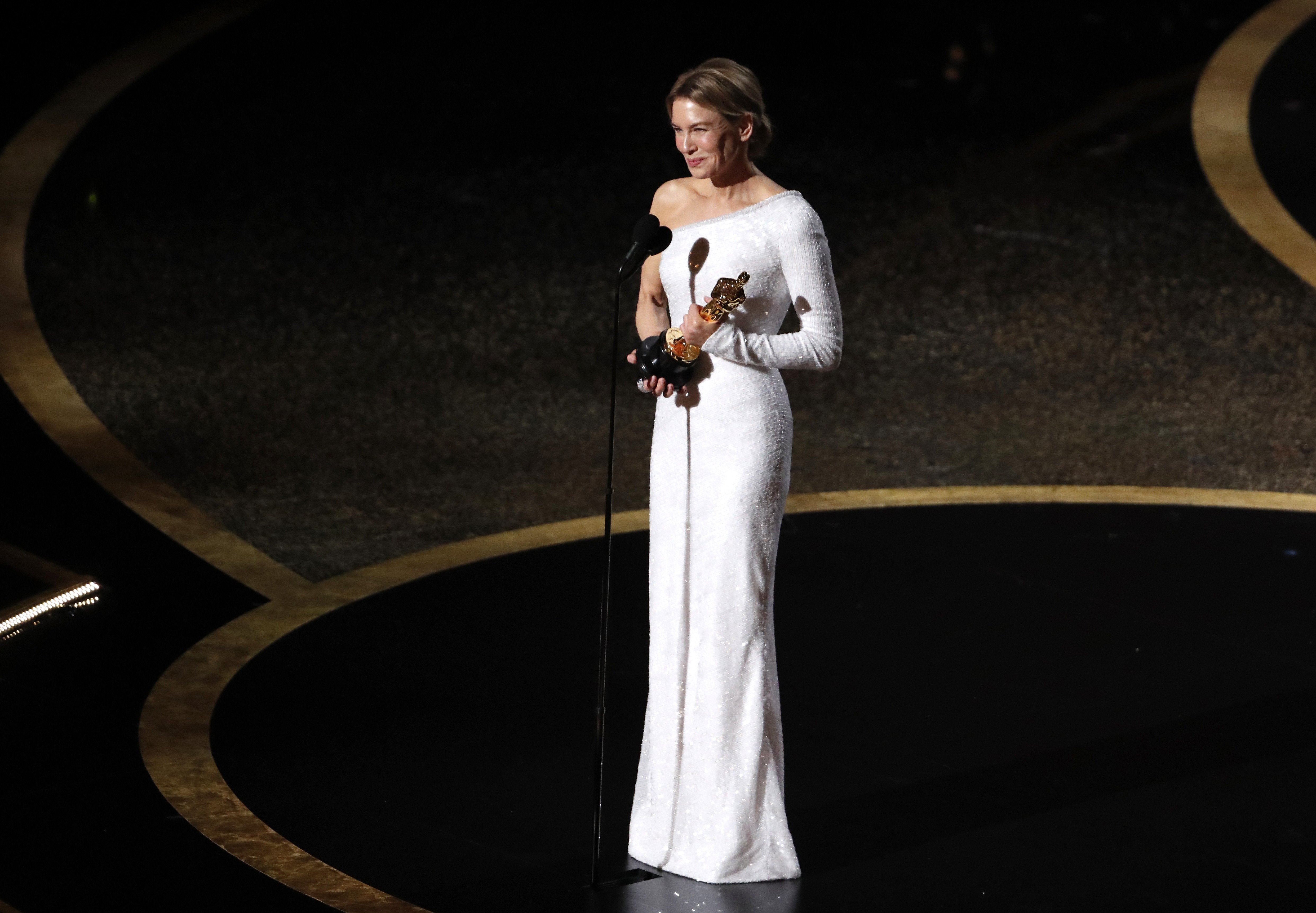 Десять самых впечатляющих нарядов на церемонии «Оскар-2020»