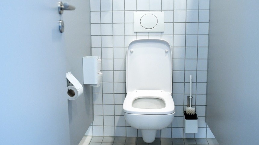 Менеджер букмекерской конторы заявил в полицию о краже освежителя из туалета