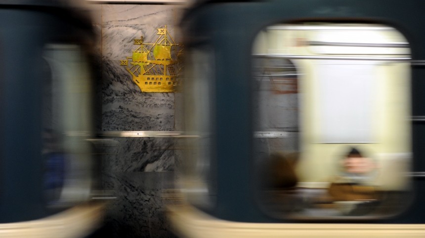 Пассажир скончался в вагоне поезда в петербургском метрополитене