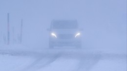 Непогода осложнила дорожную ситуацию в российских регионах
