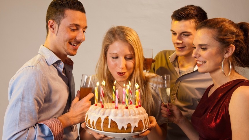 Почему нельзя поздравлять с днем рождения заранее — как избежать последствий?