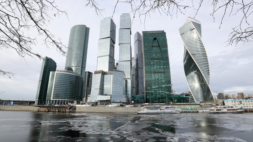 В башне Москва-сити произошло обрушение части стеклянной наружной стены