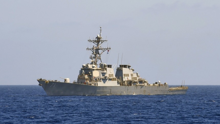 Российские военные отслеживают действия эсминца США, который зашел в Черное море