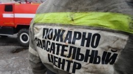 Мощный пожар охватил территорию складов возле военного госпиталя Вишневского в Подмосковье