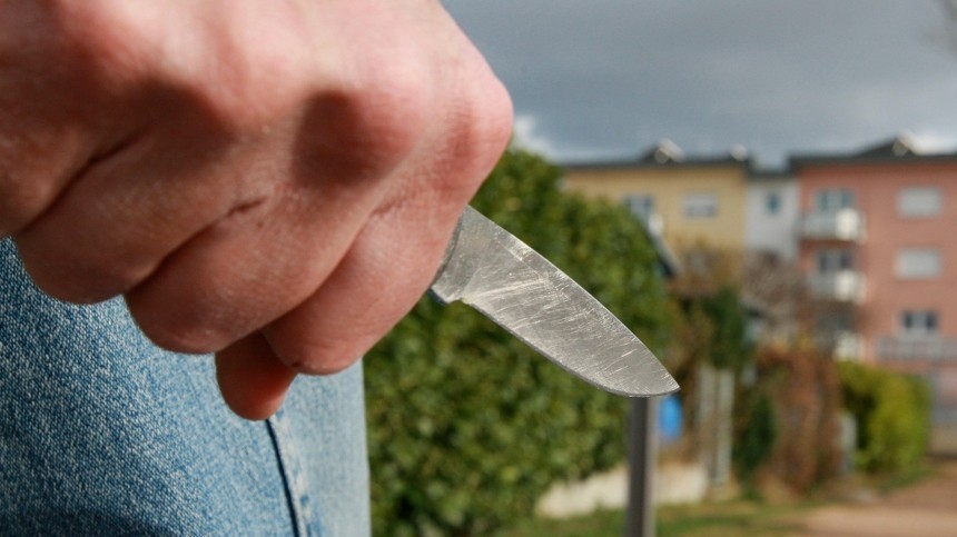 На Камчатке мужчина изрезал ножом приятеля за отказ от выпивки