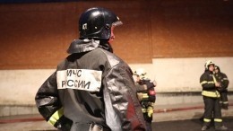 Склад на площади семь тысяч квадратных метров полыхает в Подмосковье