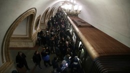 Блогер станцевал на вагоне поезда в метро Санкт-Петербурга