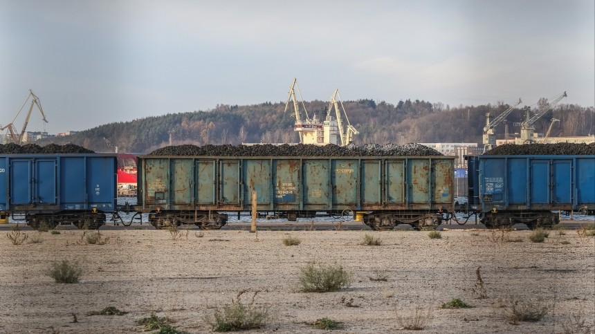 Двенадцать вагонов с углем сошли с рельсов в Забайкальском крае