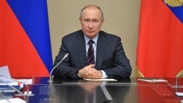 Владимир Путин поручил разработать закон о контроле за грамотностью чиновников