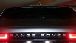 Мажор проехался по «встречке» в Петербурге на Range Rover, на котором потом сбили пешехода