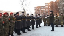 Оркестр Росгвардии сыграл под окнами квартиры ветерана в Кемерово накануне 8 марта