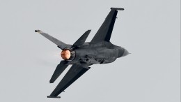 Истребитель F-16 разбился во время репетиции парада в Пакистане