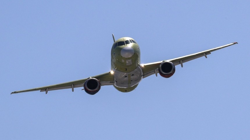 Самолет, вылетевший из Будапешта в Москву, подал сигнал тревоги и снизился