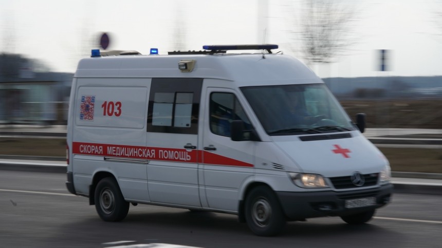 Стена придавила двух рабочих при сносе автосервиса в Москве