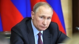 Путин посетил коммуникационный центр по борьбе с коронавирусом