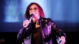 Валерий Леонтьев первым в РФ вышел на сцену в юбке