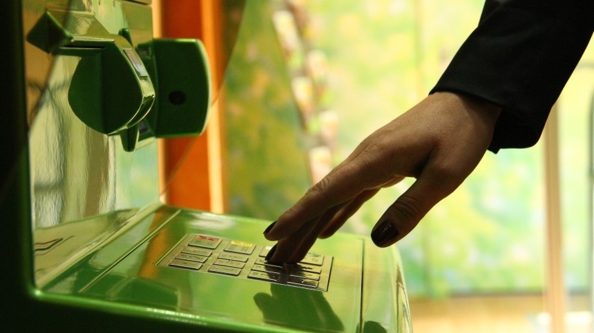 В России могут запретить выдачу наличных через банкоматы из-за коронавируса