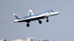 Летчики ВКС РФ отработали полеты на истребителях пятого поколения СУ-57