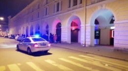 Видео: бары на Думской в Петербурге пришлось закрывать с полицией