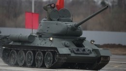 Танки Т-34 привезли из Петербурга в Алабино