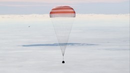 Члены экипажа МКС успешно приземлились в Казахстане