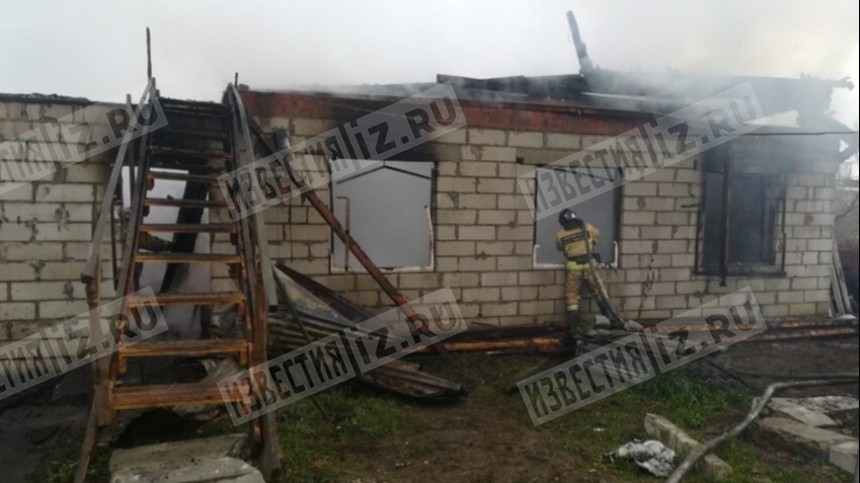 Шесть человек сгорели в частном доме под Москвой — фото с места пожара