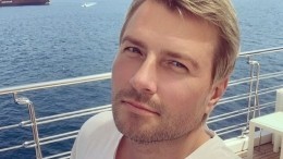 «Мы должны найти его»: Басков на женских животах показал, откуда идет голос