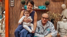 «Моя дорогая мамочка»: Эммануил Виторган запечатлел супругу во всем домашнем