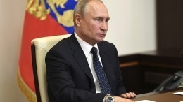 Путин: Более 50 миллиардов рублей направлены в регионы для выплат медикам