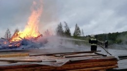 Видео: Деревянная церковь сгорела дотла в Подмосковье