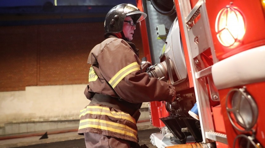 Пожар со взрывом произошли в цехе предприятия в Алма-Ате