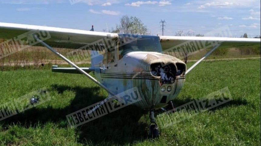 Легкомоторный самолет аварийно сел в Ленобласти из-за оторвавшегося винта