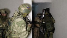 ФСБ изъяла у подпольных оружейников «Винторезы» и новейшие АК-12 — кадры спецоперации