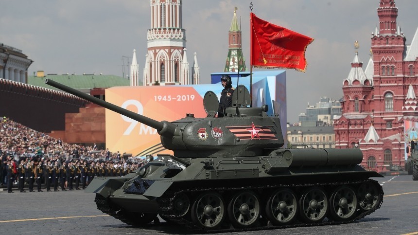 Путин подписал указ о проведении военных парадов и салюта 24 июня