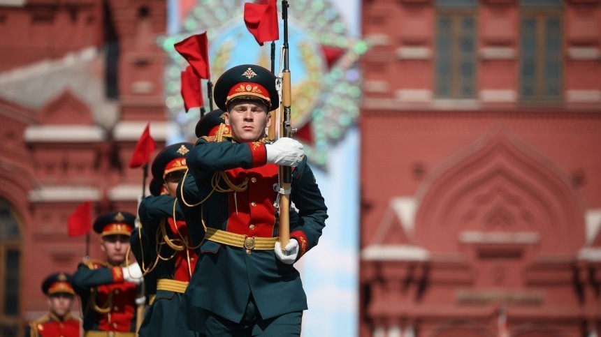 Путин и иностранные лидеры будут наблюдать за Парадом Победы с трибуны