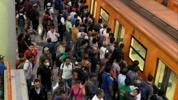 В Мексике запретили говорить в метро