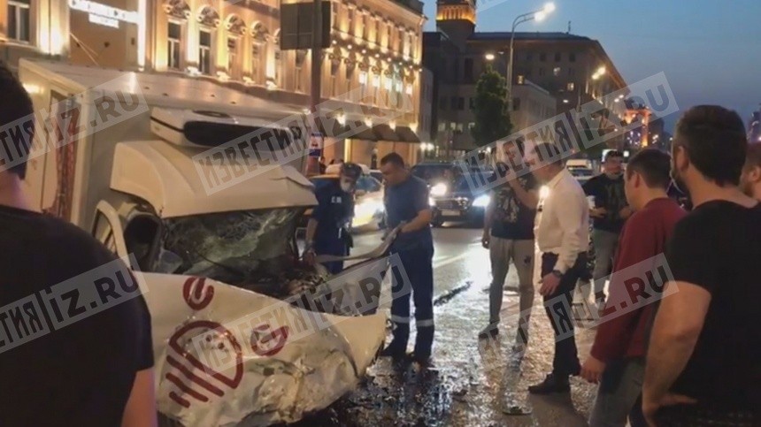 Фото: пострадавшего в ДТП с Ефремовым зажало в автомобиле