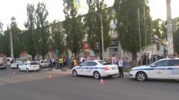 Следы крови остались на месте наезда полицейского на пешеходов в Воронеже