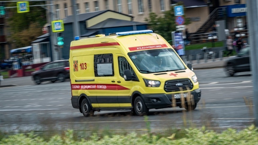 Машина скорой помощи сбила женщину в Москве