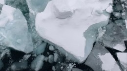 Видео: Жители Сахалина засняли дрейфующие льды в июне