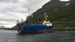 Российский траулер сел на мель у берегов Норвегии