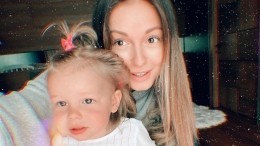 «Ой, какая девочка!» — певица Нюша похвалилась годовалой дочкой-модницей