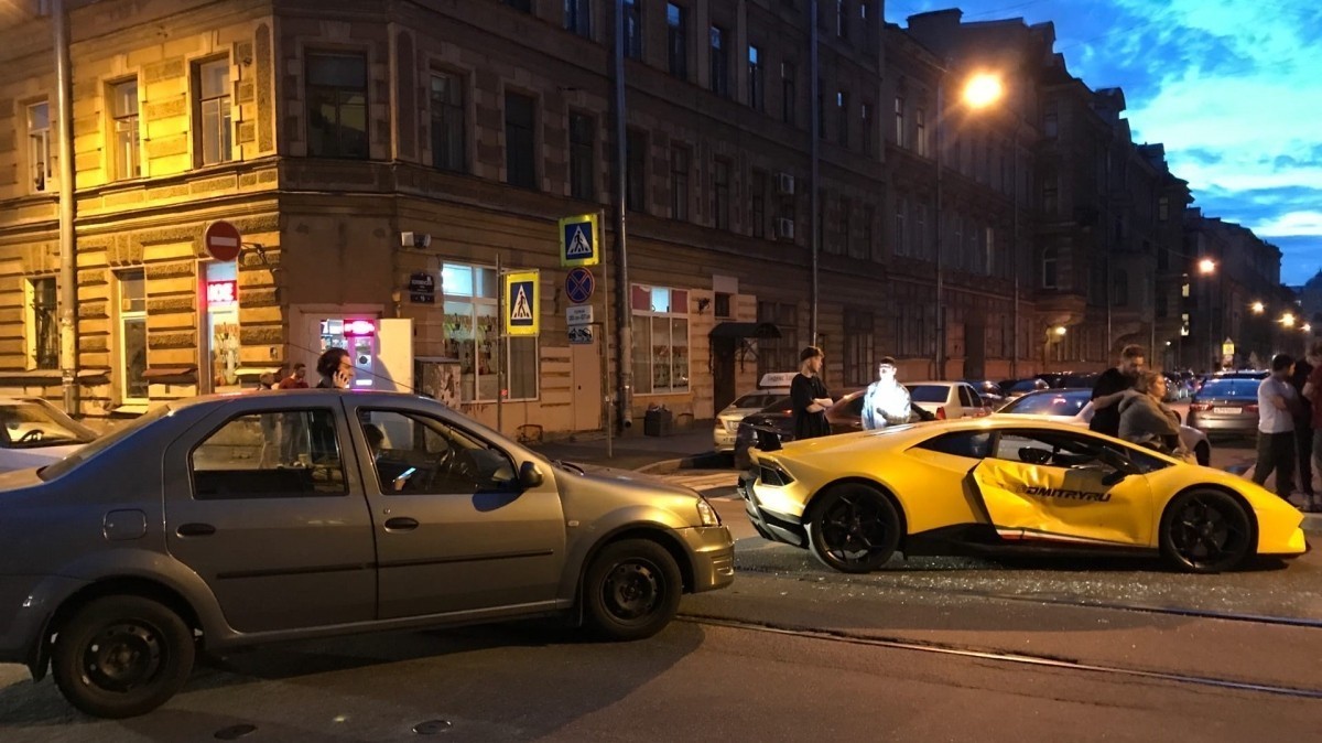 «Так выглядит боль»: Блогер разбил свою Lamborghini в ДТП в Петербурге —  видео