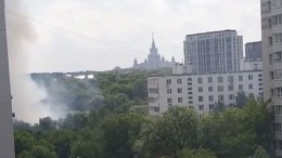 Видео: На западе Москвы горит склад базы каскадеров