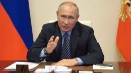 Путин об экономике: Если сидеть на одном месте, болото вокруг нас будет хлюпать