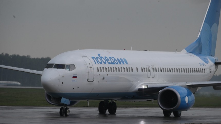 Видео: самолет «Победы» вынужденно сел в Петрозаводске из-за дебоширки на борту